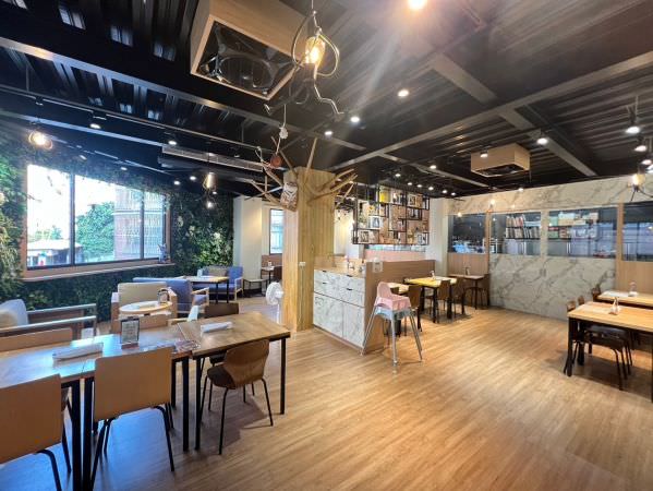 森林小徑健行店用餐环境